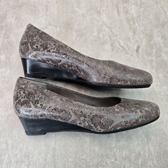 SAS Low Wedge Comfort Pumps Embossed Floral Leather Minimalist Office Dress Shoe - Picture 5 of 10